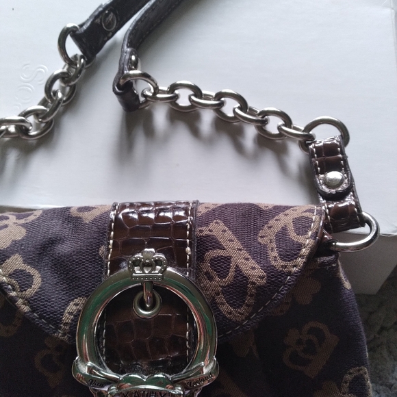 Kathy Van Zeeland Crossbody Pouch. - Picture 5 of 6